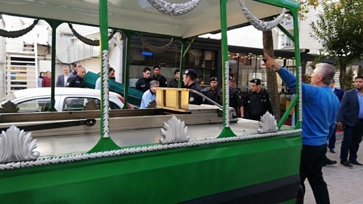 Minik Öğrencinin Cenazesi Adli Tıp Kurumu’na Kaldırıldı