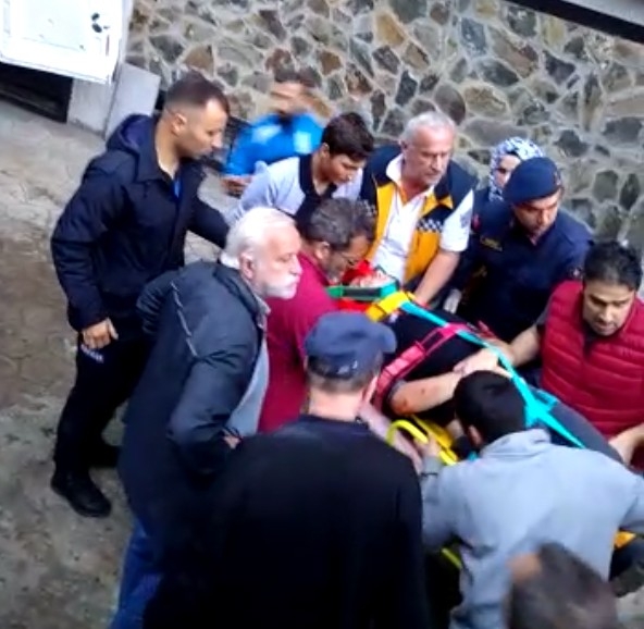 Çamlıhemşin’de Dereye Düşen Genç Yaralandı