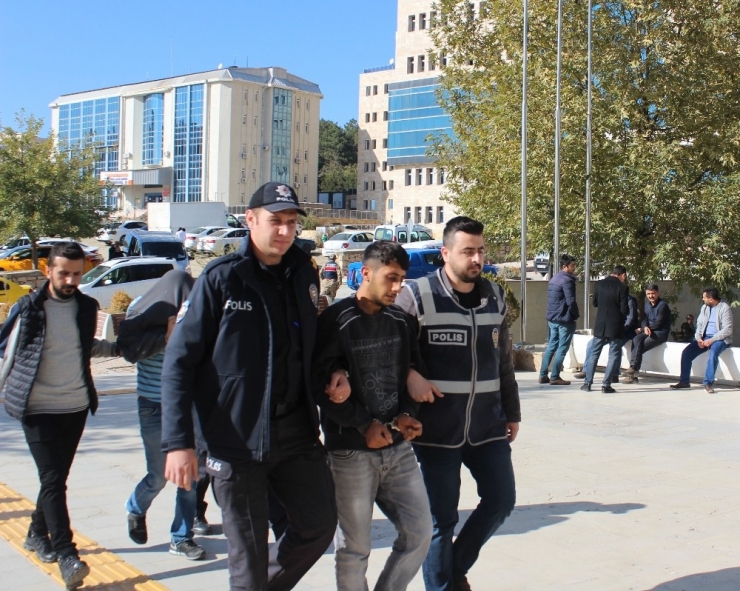 Elazığ Polisi 2 Hırsızlık Şüphelisini Suç Üstü Yakaladı