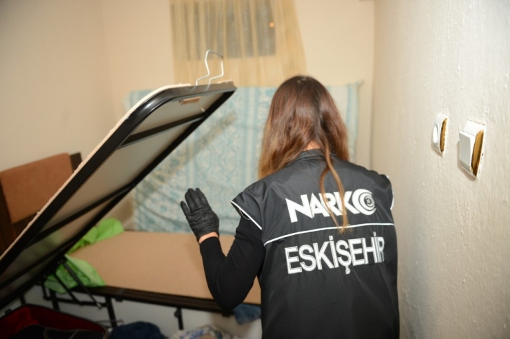 Eskişehir’de Uyuşturucu Operasyonu; 8 Şüpheli Yakalandı