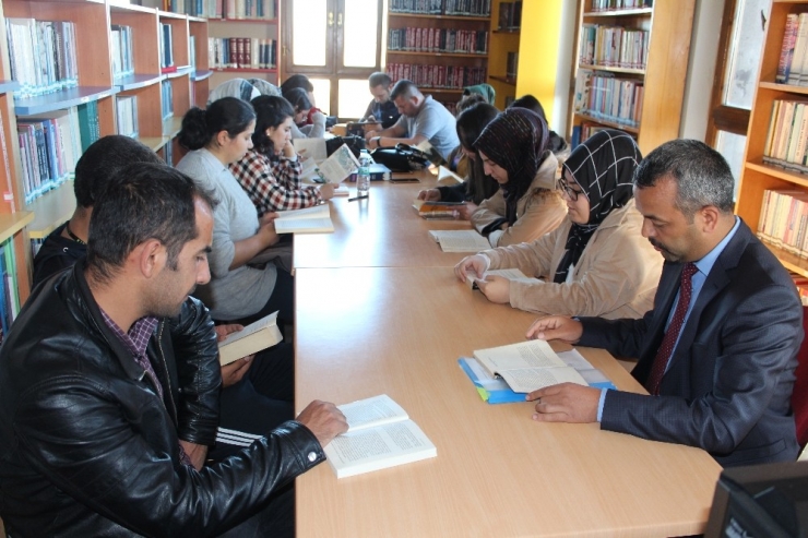 İlk Ders Kütüphanede