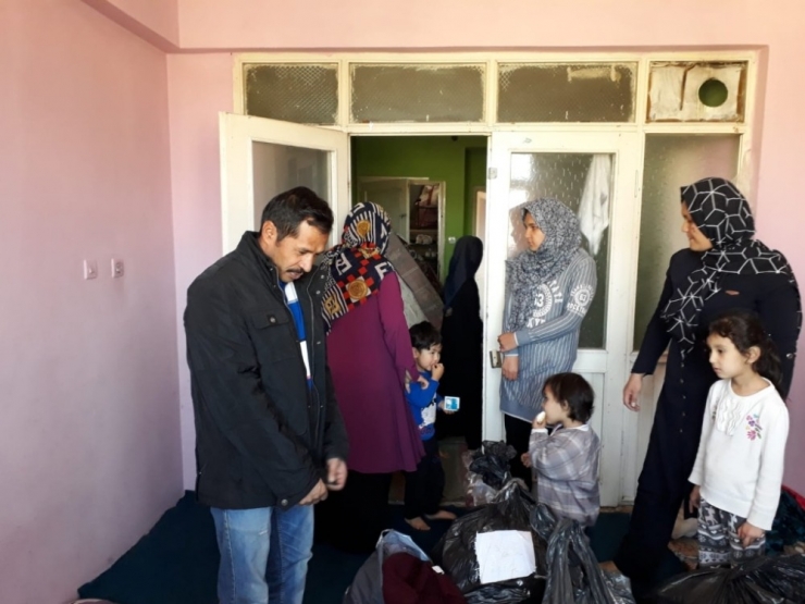 Gönül Elçileri, Göçmenlerin Yanında