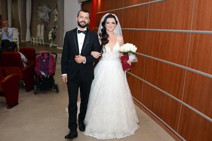 Adliyede İntihar Eden Şahıs Ünlü Yazarın Eşi Çıktı