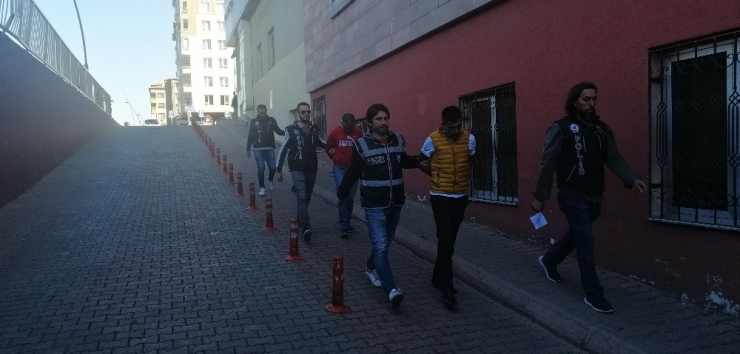 Uyuşturucu Tacirleri Kovalamaca Sonucu Yakalandı: 3 Gözaltı