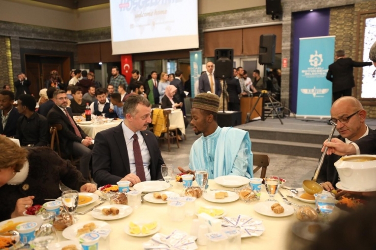 Yabancı Öğrenciler, İstiklal Marşı Okudu