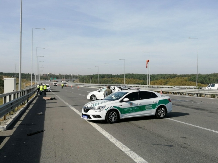 Kuzey Marmara Otoyolunda 3 Araç Birbirine Girdi: 1’i Ağır 3 Yaralı