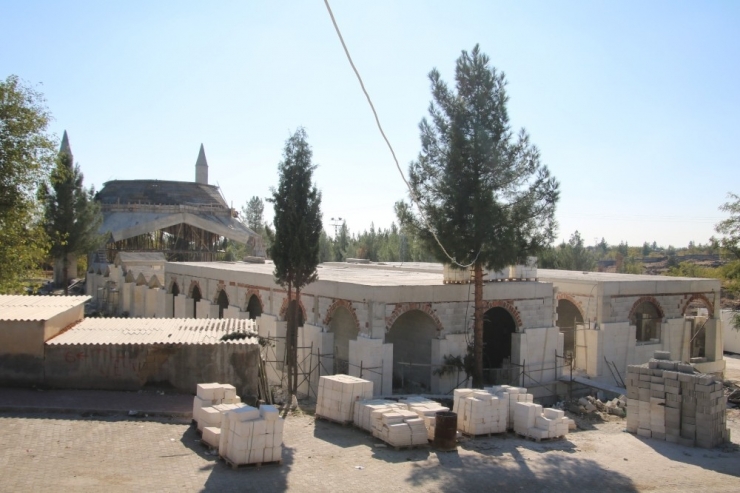 Şanlıurfa’da Temeli Atılan Caminin İnşaatı Devam Ediyor