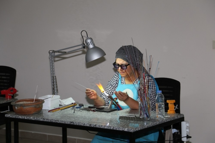 Sivrihisar’da Bayanlara Yönelik El Sanatları Atölyelerinde Yeni Dönem Çalışmaları Başladı