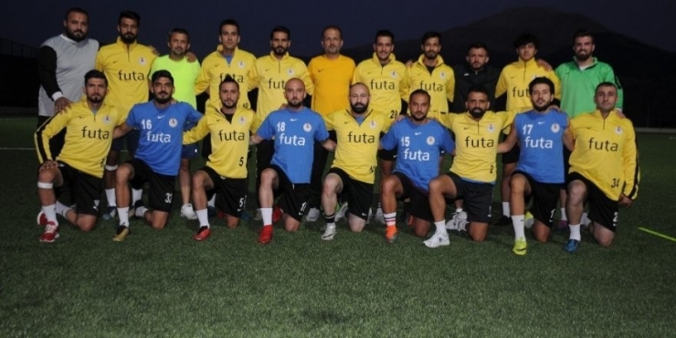 Keçiborlu Belediyespor’da Yaprak Dökümü