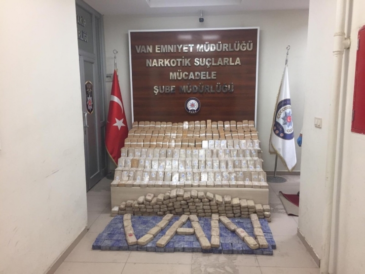 Park Halindeki Minibüsten 269 Kilo Eroin Ele Geçirildi