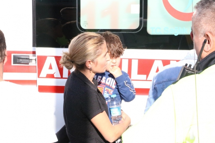 Yolcu Minibüsü Devrildi; 7 Yaralı