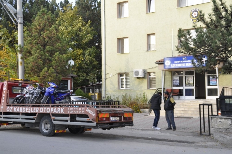 Şuhut’ta Tescilsiz Motosikletlere Ceza Yağdı