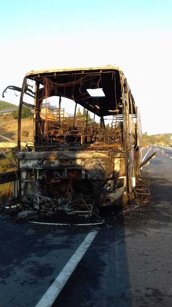 Yolcu Otobüsü Cayır Cayır Yandı