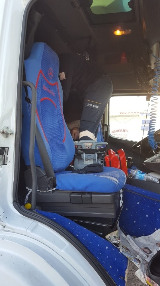 Kamyon Şoförü Aracında Ölü Bulundu