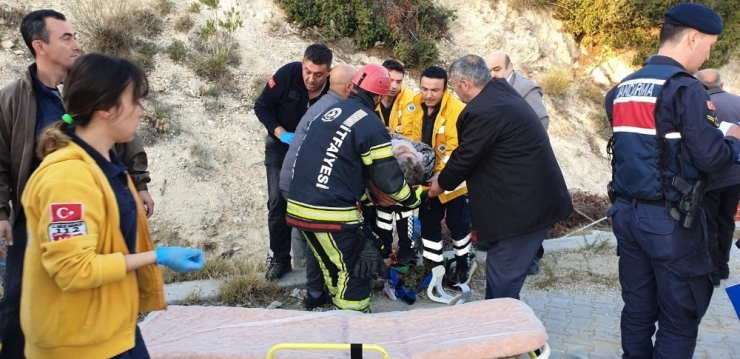 Tarım İşçilerini Taşıyan Traktör Devrildi: 9 Yaralı