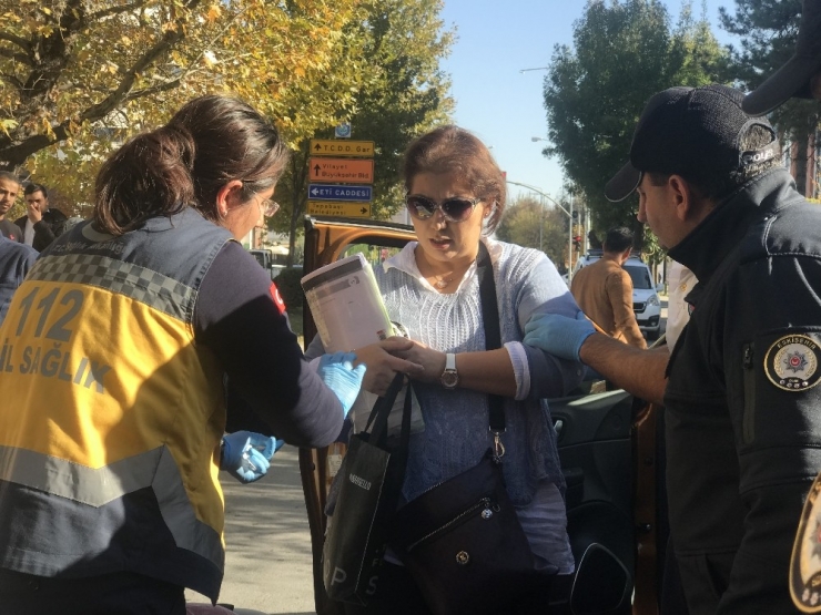 Direksiyon Başında Rahatsızlanan Sürücü İçin Dakikalarca Uğraştılar