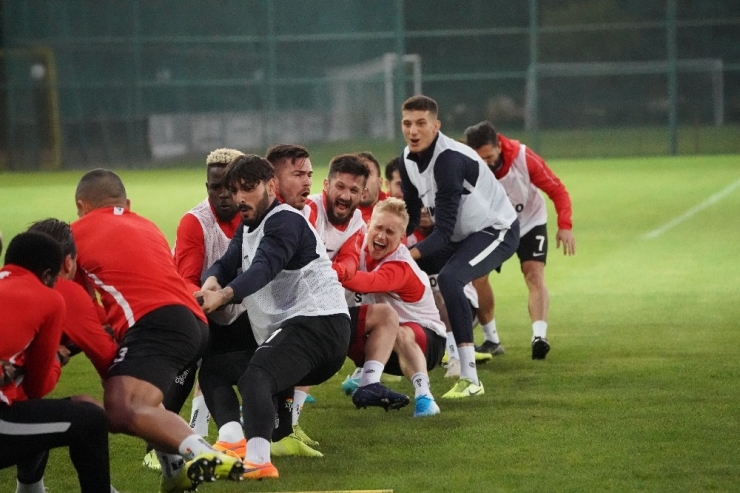 Günay Güvenç: “Galatasaray Maçını Kazanmaya Odaklandık”