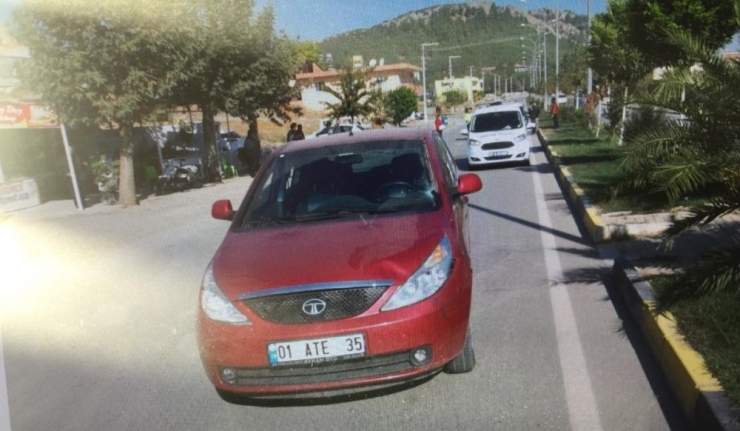 Karşıya Geçerken Otomobilin Çarptığı 82 Yaşındaki Adam Ağır Yaralandı