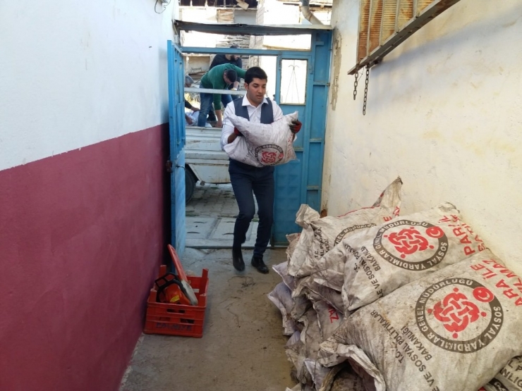 Kaymakam Yaptığı Hareketle Hem Evleri Hem Gönülleri Isıttı