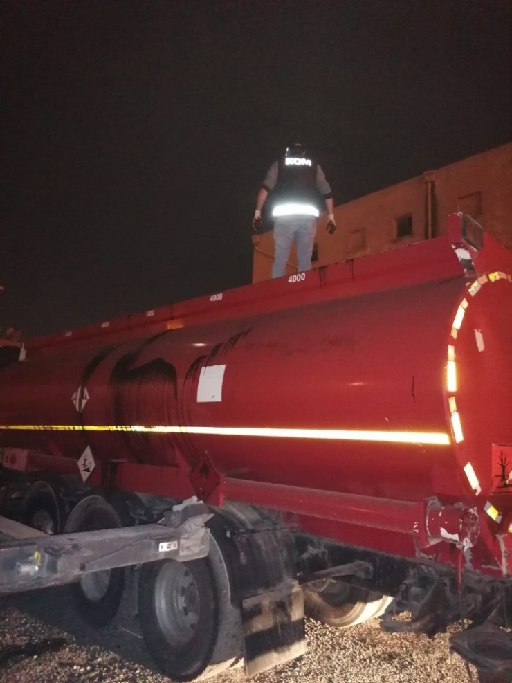 İzmir’de Kaçak Akaryakıt Operasyonu: 18 Bin Litre Kaçak Akaryakıt Ele Geçildi