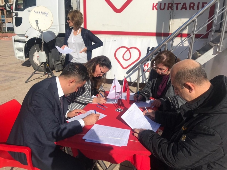 Kan Bağışı Yoğun İlgi Gördü
