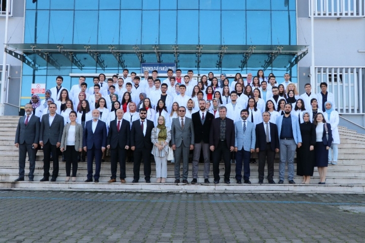 Diş Hekimi Adayları Önlüklerini Giydi