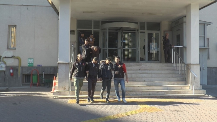 Uyuşturucu Operasyonunda Yakalanan 4 Şahıs Adliyeye Sevk Edildi