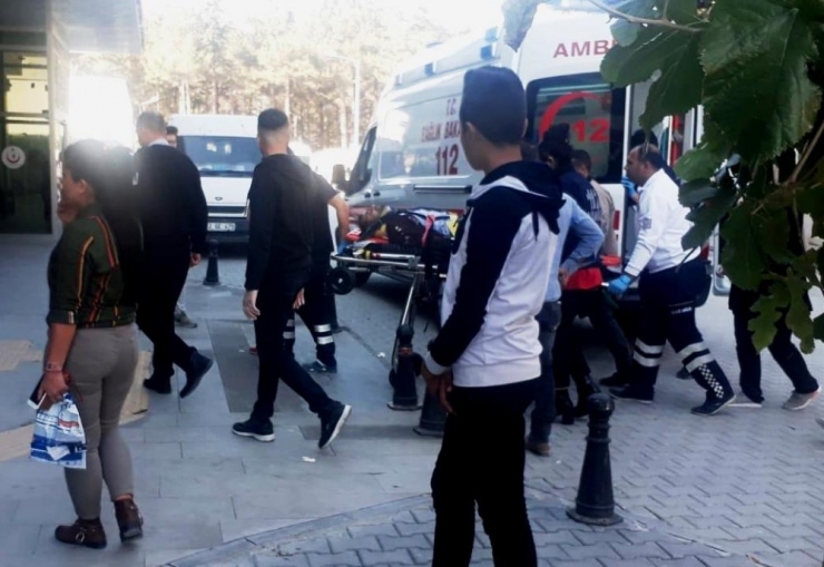 İnşaat İskelesinden Düşen İşçi Yaralandı