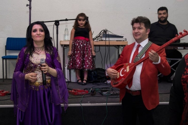 Kütahyalı Yerel Sanatçılardan Seçil Öğretmene Destek