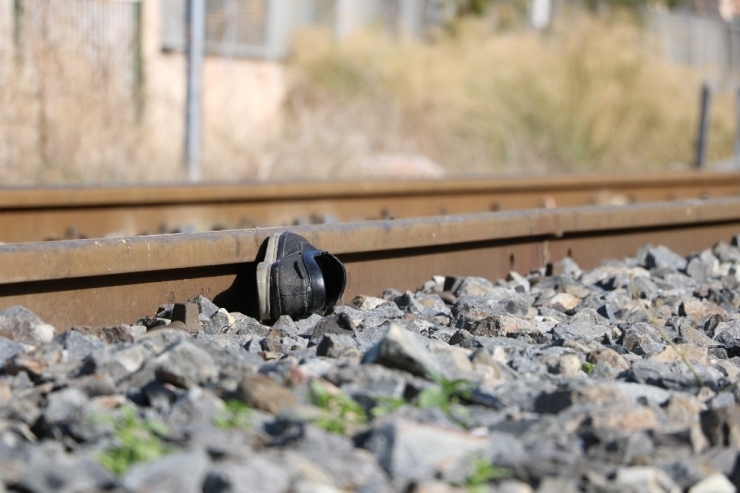 Trenin Çarptığı Yaşlı Adam Ağır Yaralandı