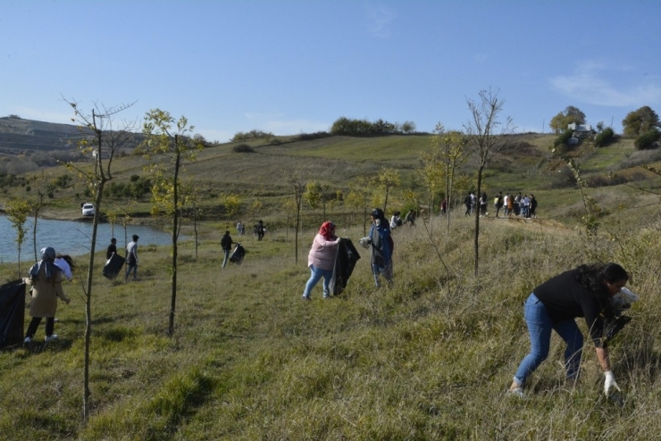 Üniversiteli Öğrencileri Çevre Temizliği Yaptı