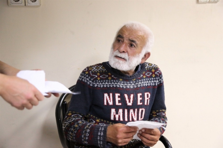 Dilencinin Üzerinden Çıkan Para Dudak Uçuklattı