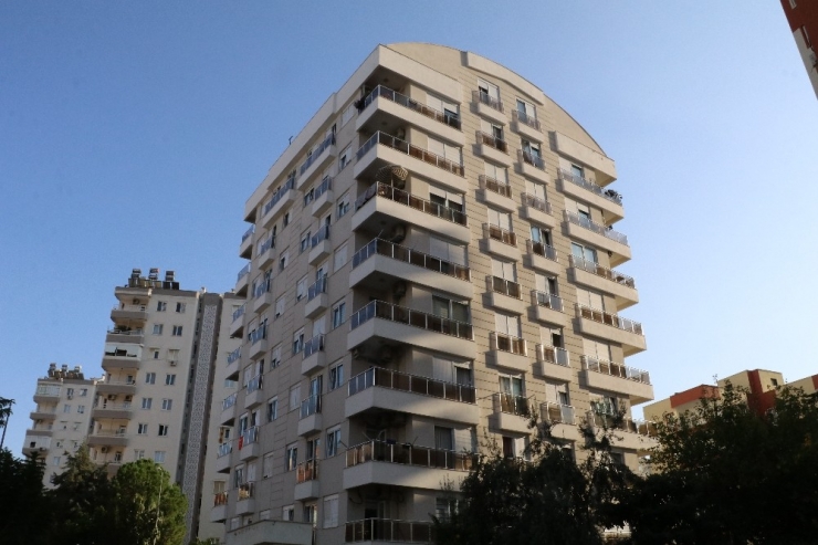 4 Kişinin Öldüğü Binada Hayat Normale Döndü