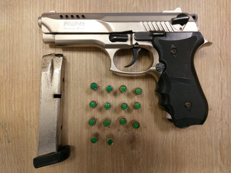 Ruhsatsız Tüfek Ve Tabanca Ele Geçirildi