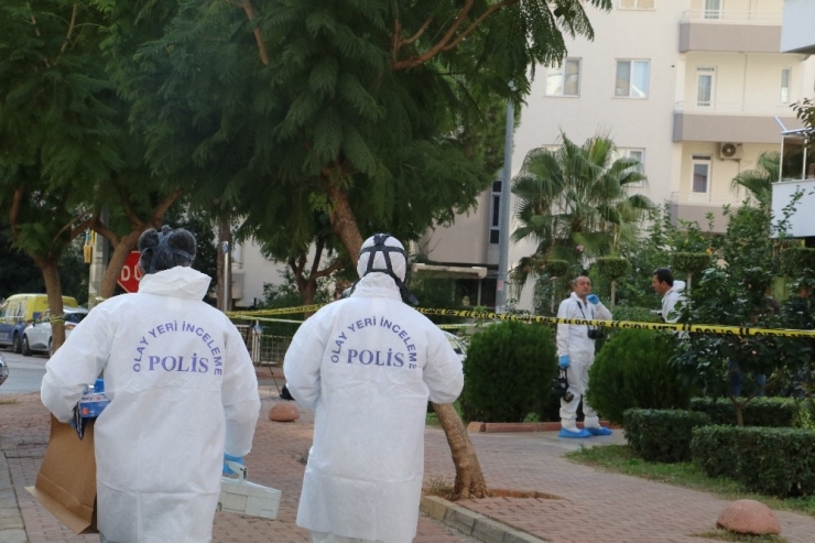 4 Kişinin Öldüğü Dairede Özel Ekip İncelemelerine Başladı