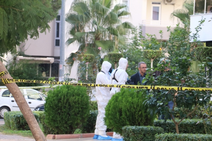 4 Kişinin Öldüğü Dairede Özel Ekip İncelemelerine Başladı