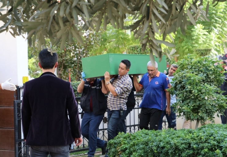 Evlerinde Ölü Bulunan 4 Kişinin Cenazesi Alındı