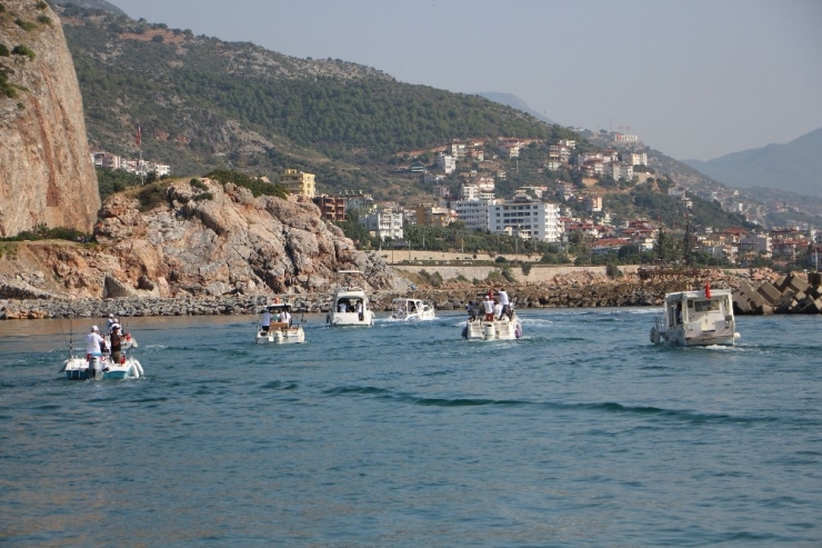 Alanya’da En Büyük Balığı Yakalamak İçin Yarışıyorlar