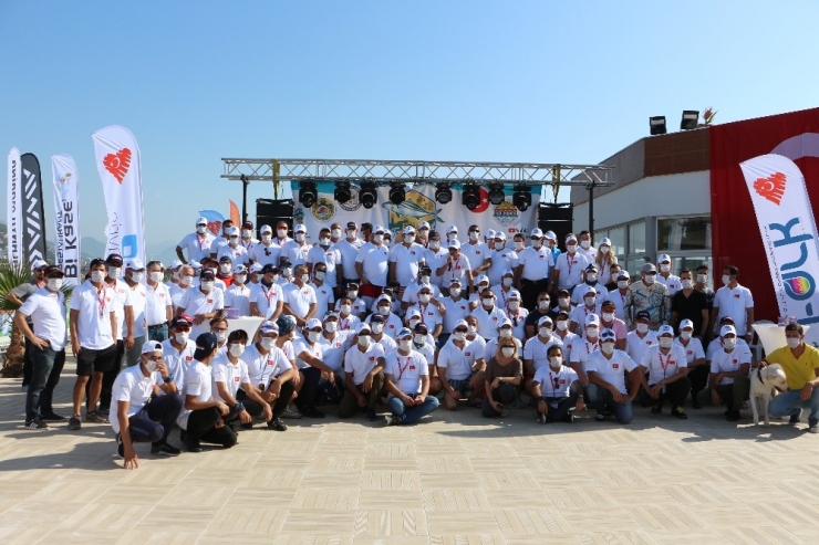 Alanya’da En Büyük Balığı Yakalamak İçin Yarışıyorlar