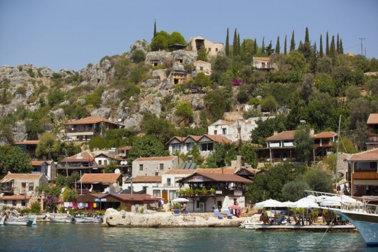 Kaş’taki Ören Yerlerine Ziyaretçi Akını