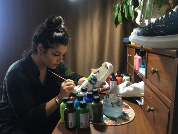 Özel Sektörden Vazgeçip Renklere Adım Attırmaya Başladı