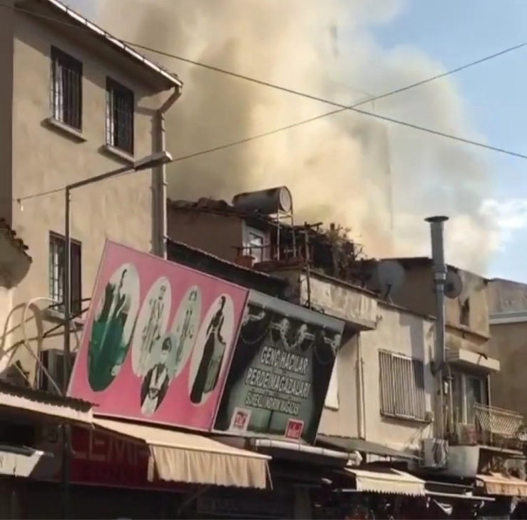 Tarihi Kemeraltı Çarşısı’nda Yangın Paniği
