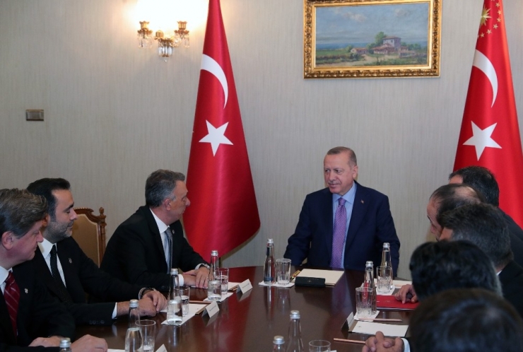 Cumhurbaşkanı Erdoğan, Beşiktaş Kulübü Yönetim Kurulu’nu Kabul Etti