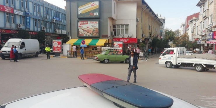 Trafik Polisleri Bu Kez Yayaları Uyardı