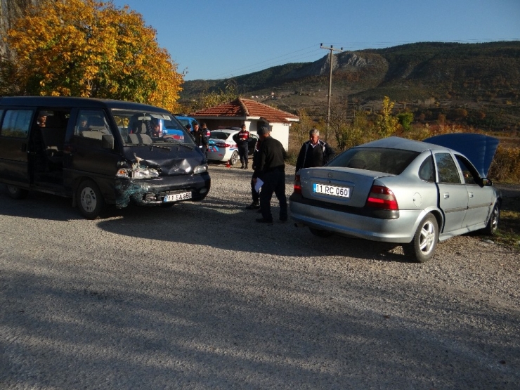 Gölpazarı’nda Trafik Kazası; 3 Yaralı