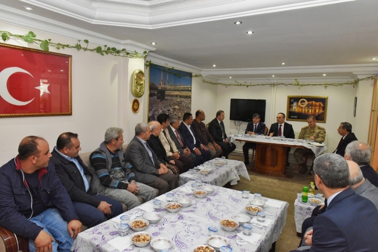 Vali Soytürk Muhtarlar İle Bir Araya Geldi