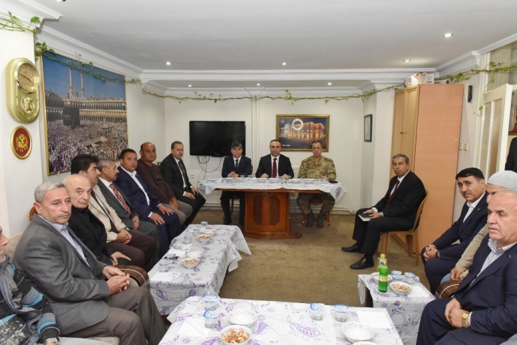 Vali Soytürk Muhtarlar İle Bir Araya Geldi