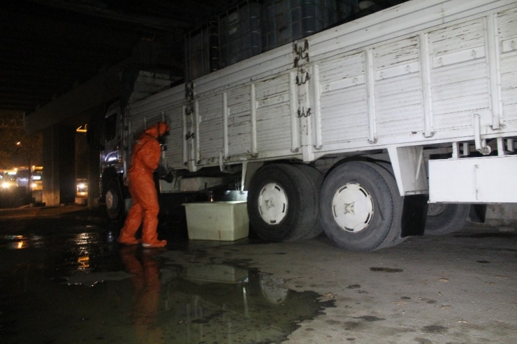 Yoldan Geçenler Kokuyu Fark Etti, Ekipler Harekete Geçti