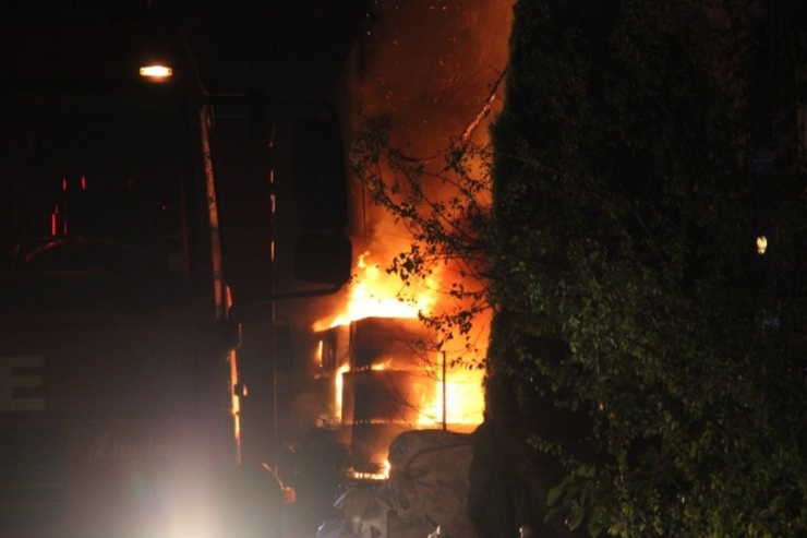 Geri Dönüşüm Fabrikasında Korkutan Yangın