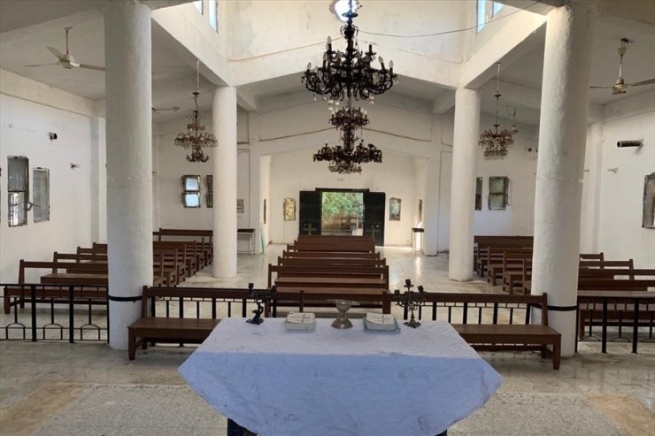 Tel Abyad’da Ermeni Kilisesi Temizlenerek Camları Yenilendi